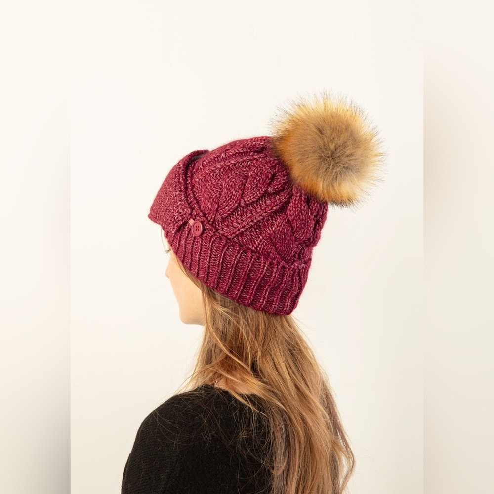 POMPOM HAT WITH RIBBED MASK